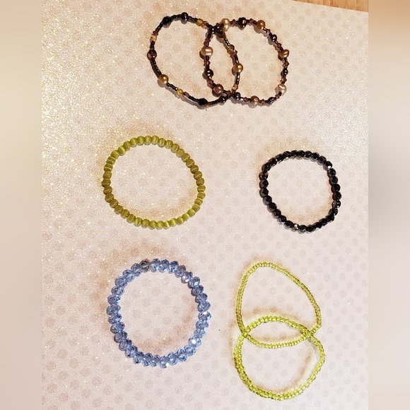 Bundle of 7 Vintage Stretch Bracelets - Picture 2 of 9